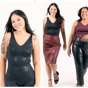 NEW- Ruby Ribbon Gilded Tiger V Neck Tank Black Smoothing Shapewear Size 46